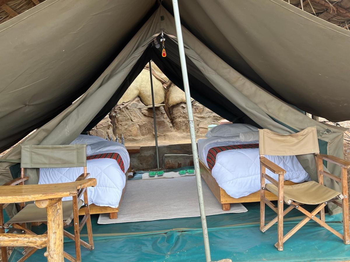 Lion'S Cave Camp, Samburu Villa Archers Post Exterior foto